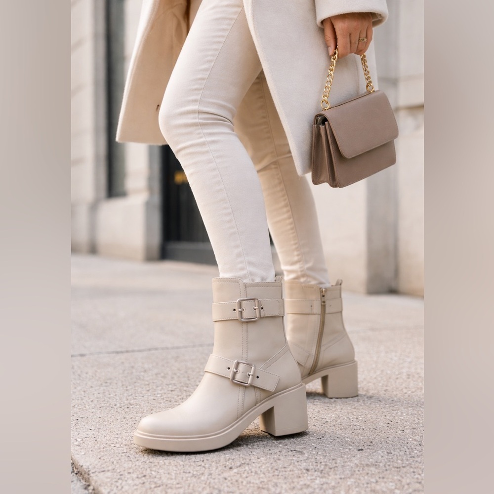 Bandolino Gilbert Buckle Combat chunky BootiesNeutral Moto Block Heel /8